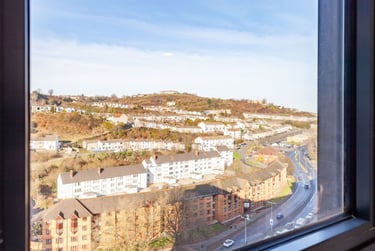 Sky View En Suite at Oldway Centre, 39 High Street, City Centre, Swansea, SA11LA - Image 2